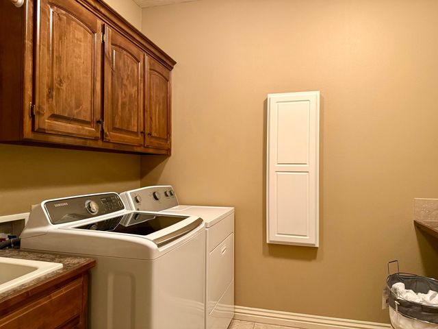 5341 S Woodfield Avenue, Springfield, MO 65810