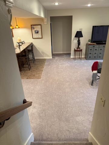 5341 S Woodfield Avenue, Springfield, MO 65810