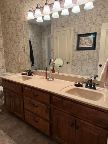 5341 S Woodfield Avenue, Springfield, MO 65810