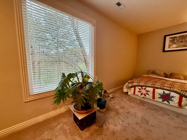 5341 S Woodfield Avenue, Springfield, MO 65810