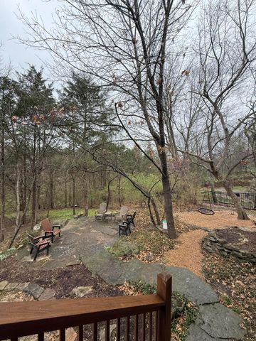 5341 S Woodfield Avenue, Springfield, MO 65810