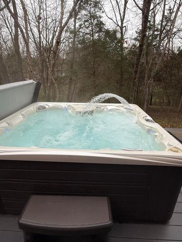 5341 S Woodfield Avenue, Springfield, MO 65810