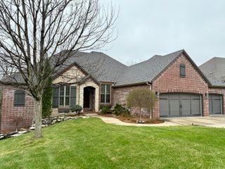 5341 S Woodfield Avenue, Springfield, MO 65810