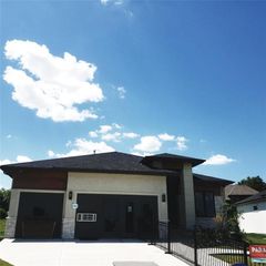 22105 W 94th Terrace, Lenexa, KS 66220