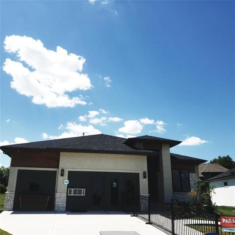 22105 W 94th Terrace, Lenexa, KS 66220