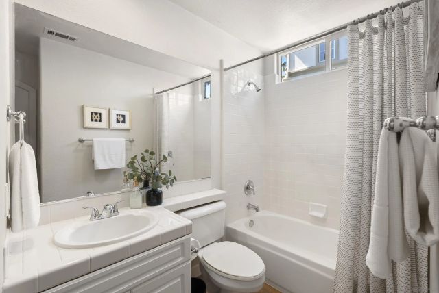 7312 Binnacle Dr, Carlsbad, CA 92011