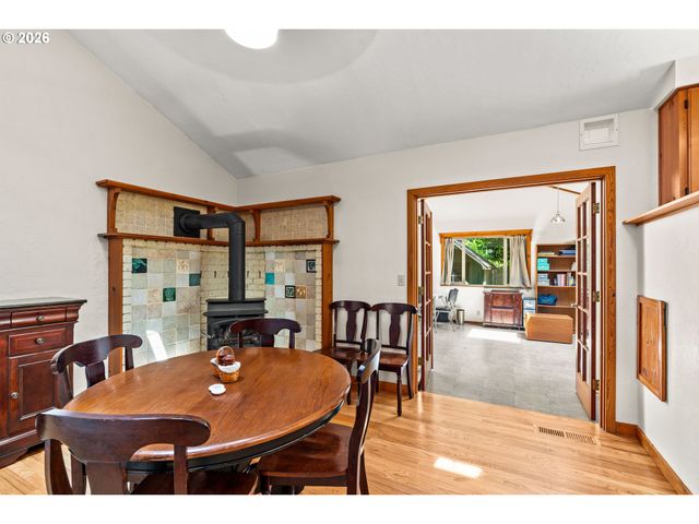 537 S 71ST St, Springfield, OR 97478