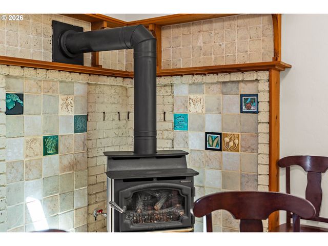 537 S 71ST St, Springfield, OR 97478