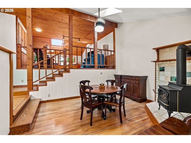 537 S 71ST St, Springfield, OR 97478