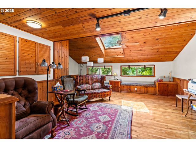 537 S 71ST St, Springfield, OR 97478