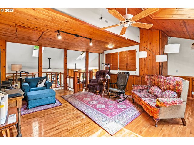 537 S 71ST St, Springfield, OR 97478