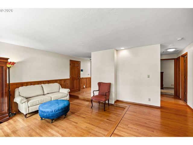 537 S 71ST St, Springfield, OR 97478