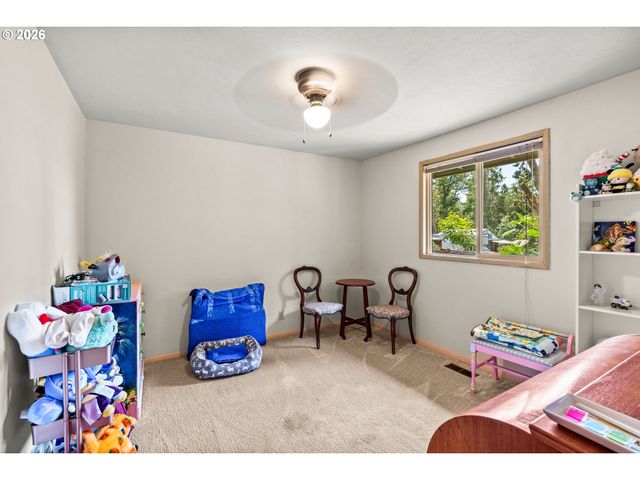 537 S 71ST St, Springfield, OR 97478