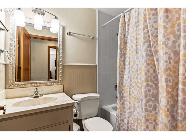 537 S 71ST St, Springfield, OR 97478