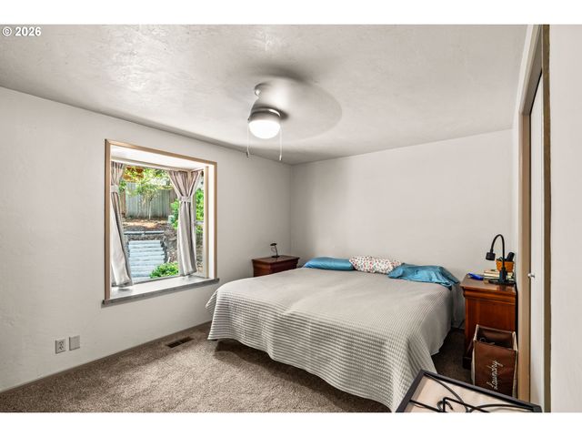537 S 71ST St, Springfield, OR 97478