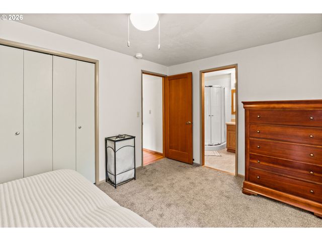 537 S 71ST St, Springfield, OR 97478