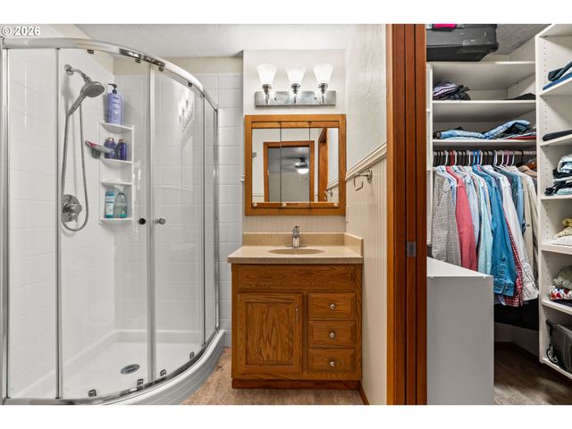 537 S 71ST St, Springfield, OR 97478