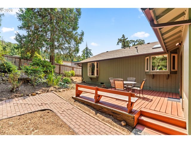 537 S 71ST St, Springfield, OR 97478