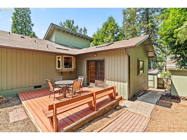 537 S 71ST St, Springfield, OR 97478