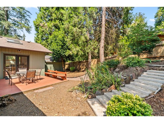 537 S 71ST St, Springfield, OR 97478