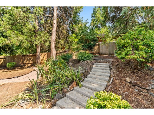 537 S 71ST St, Springfield, OR 97478