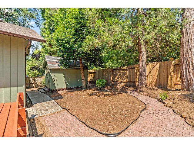 537 S 71ST St, Springfield, OR 97478