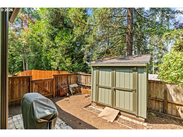 537 S 71ST St, Springfield, OR 97478