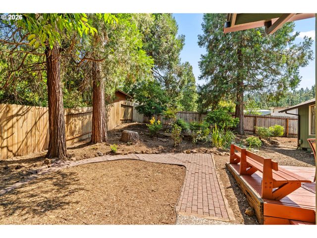 537 S 71ST St, Springfield, OR 97478