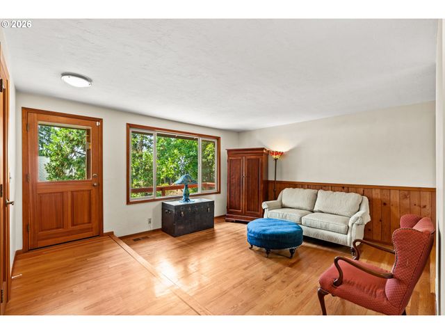 537 S 71ST St, Springfield, OR 97478