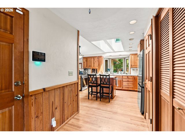 537 S 71ST St, Springfield, OR 97478