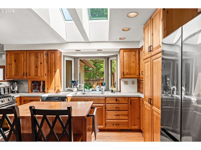 537 S 71ST St, Springfield, OR 97478
