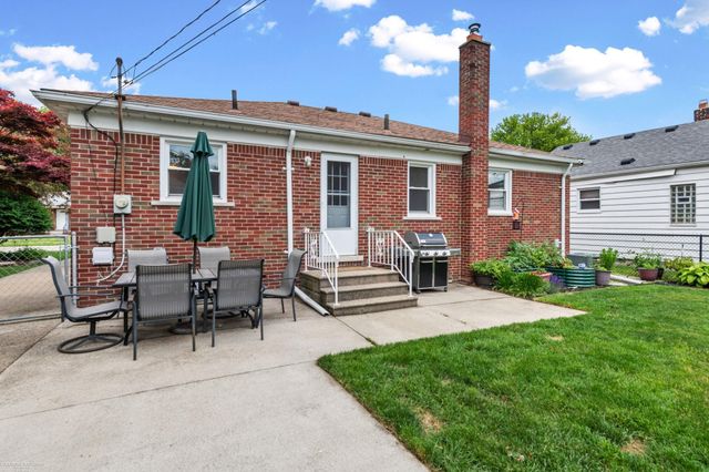 22914 Lincoln Street, Saint Clair Shores, MI 48082