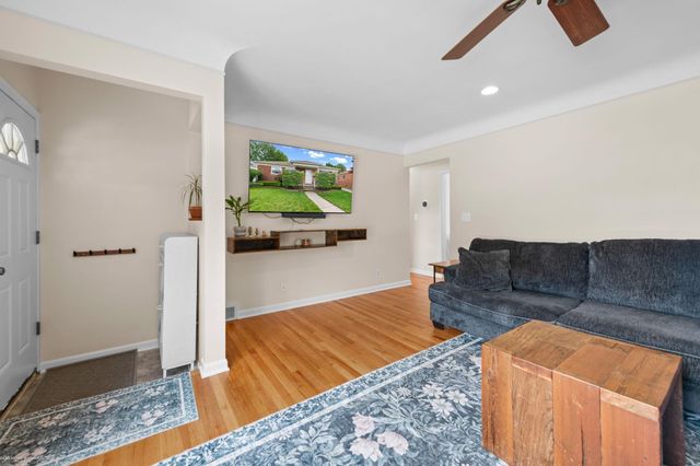 22914 Lincoln Street, Saint Clair Shores, MI 48082