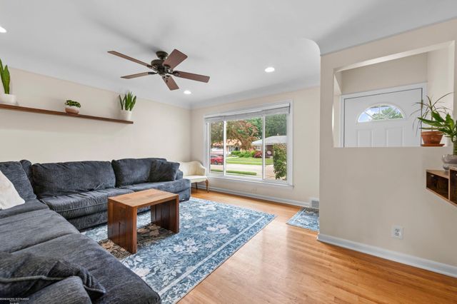 22914 Lincoln Street, Saint Clair Shores, MI 48082