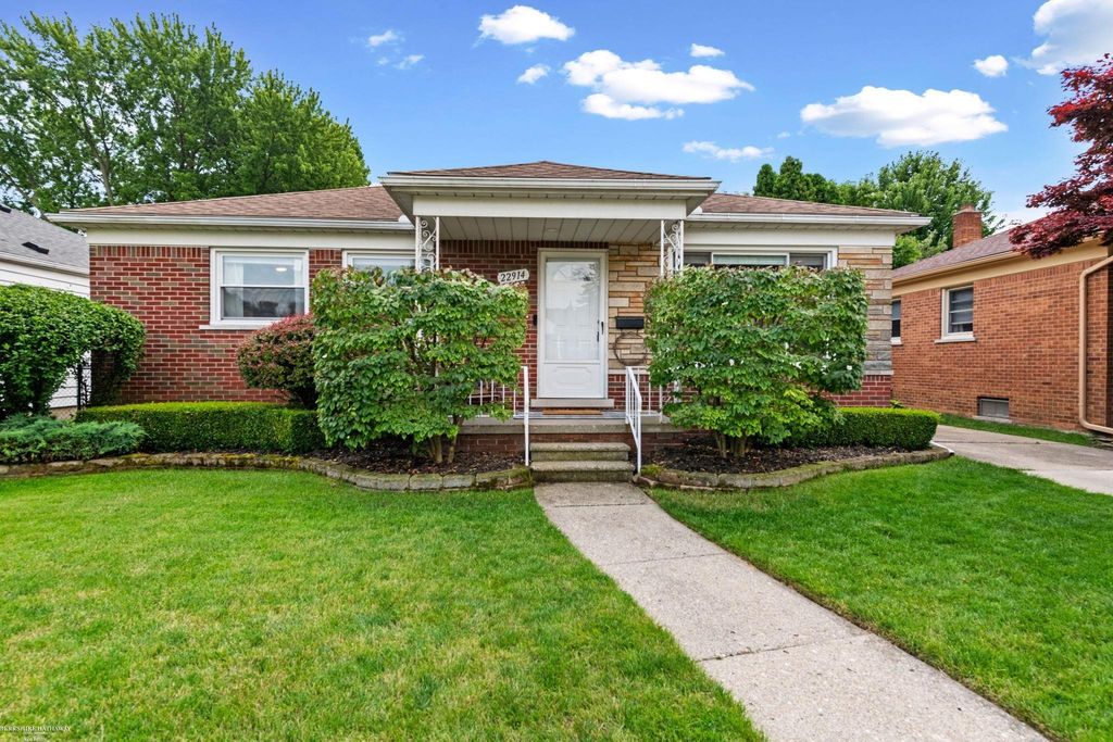 22914 Lincoln Street, Saint Clair Shores, MI 48082
