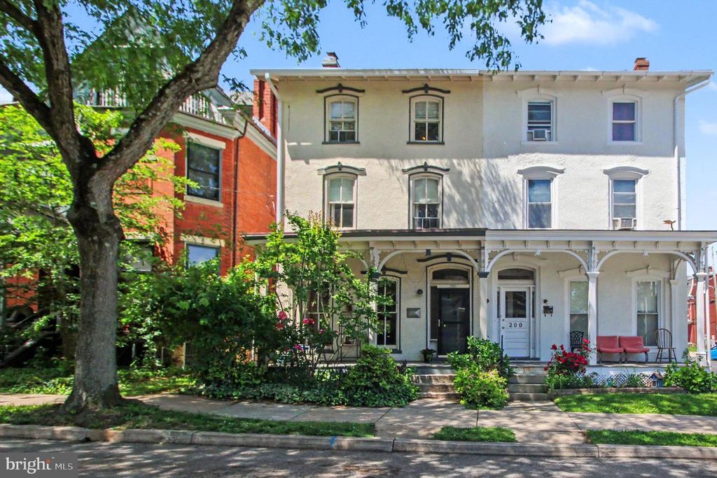 202 S MAIN ST, PHOENIXVILLE, PA 19460 — exterior