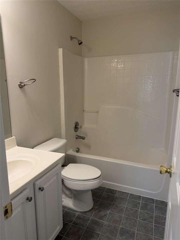 5275 Ashbury Manor Lane, Sugar Hill, GA 30518