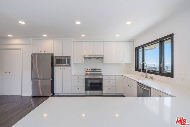 17921 VICINO Way, Pacific Palisades, CA 90272