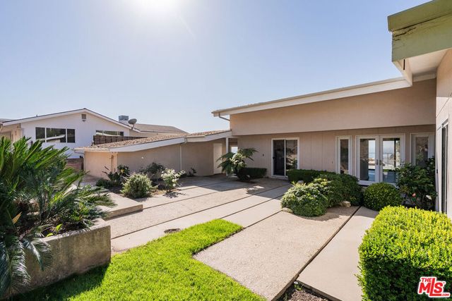 17921 VICINO Way, Pacific Palisades, CA 90272