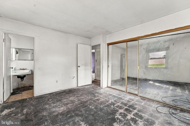 2 BARRINGTON LN, Willingboro, NJ 08046