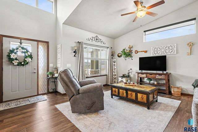 6800 E Smyrna Cir Circle, Sioux Falls, SD 57110