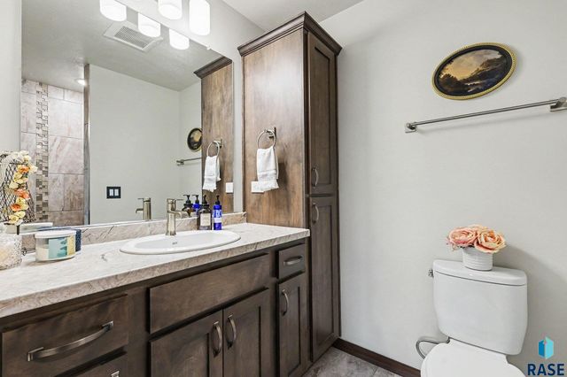 6800 E Smyrna Cir Circle, Sioux Falls, SD 57110