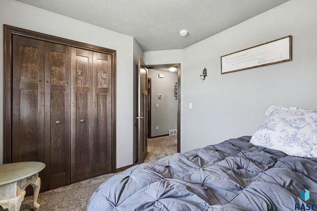 6800 E Smyrna Cir Circle, Sioux Falls, SD 57110