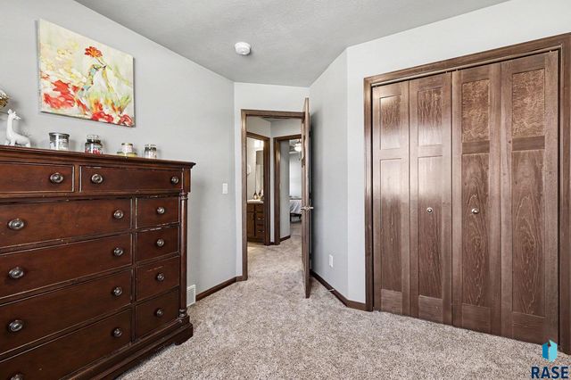 6800 E Smyrna Cir Circle, Sioux Falls, SD 57110