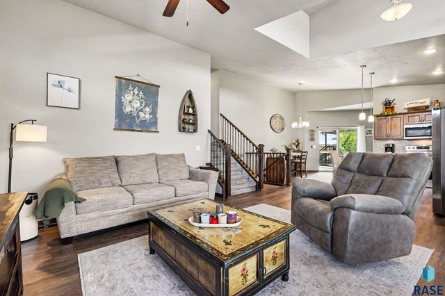 6800 E Smyrna Cir Circle, Sioux Falls, SD 57110