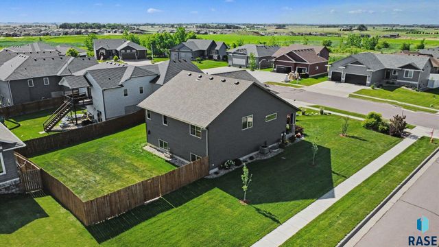 6800 E Smyrna Cir Circle, Sioux Falls, SD 57110
