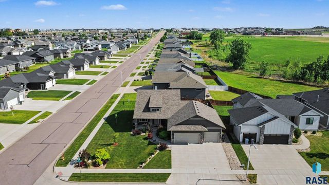 6800 E Smyrna Cir Circle, Sioux Falls, SD 57110