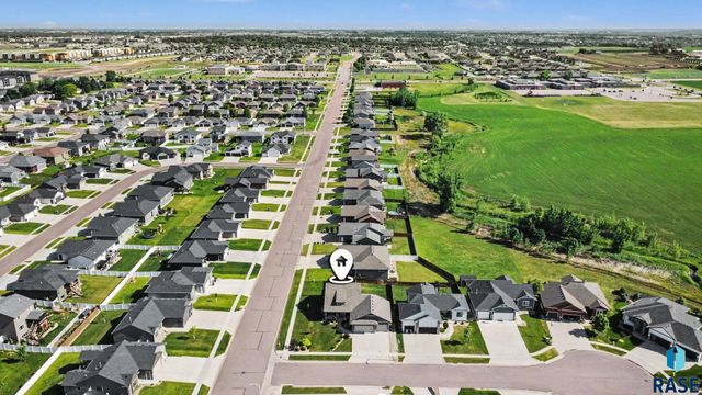 6800 E Smyrna Cir Circle, Sioux Falls, SD 57110