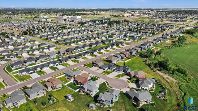 6800 E Smyrna Cir Circle, Sioux Falls, SD 57110