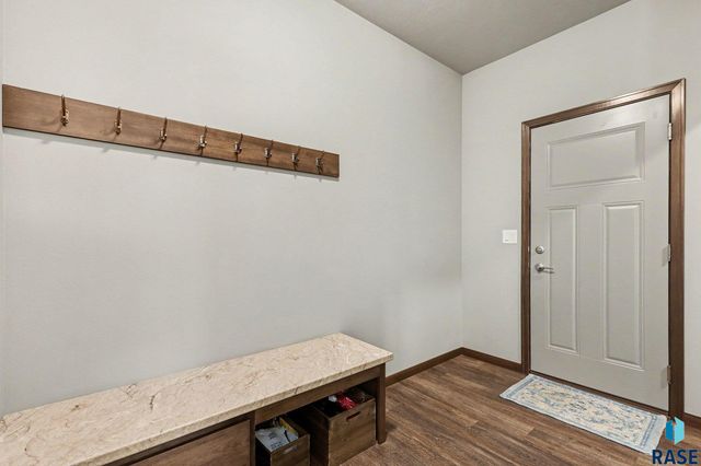 6800 E Smyrna Cir Circle, Sioux Falls, SD 57110